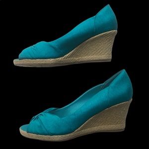 Life Stride turquoise peep toe espadrille wedges